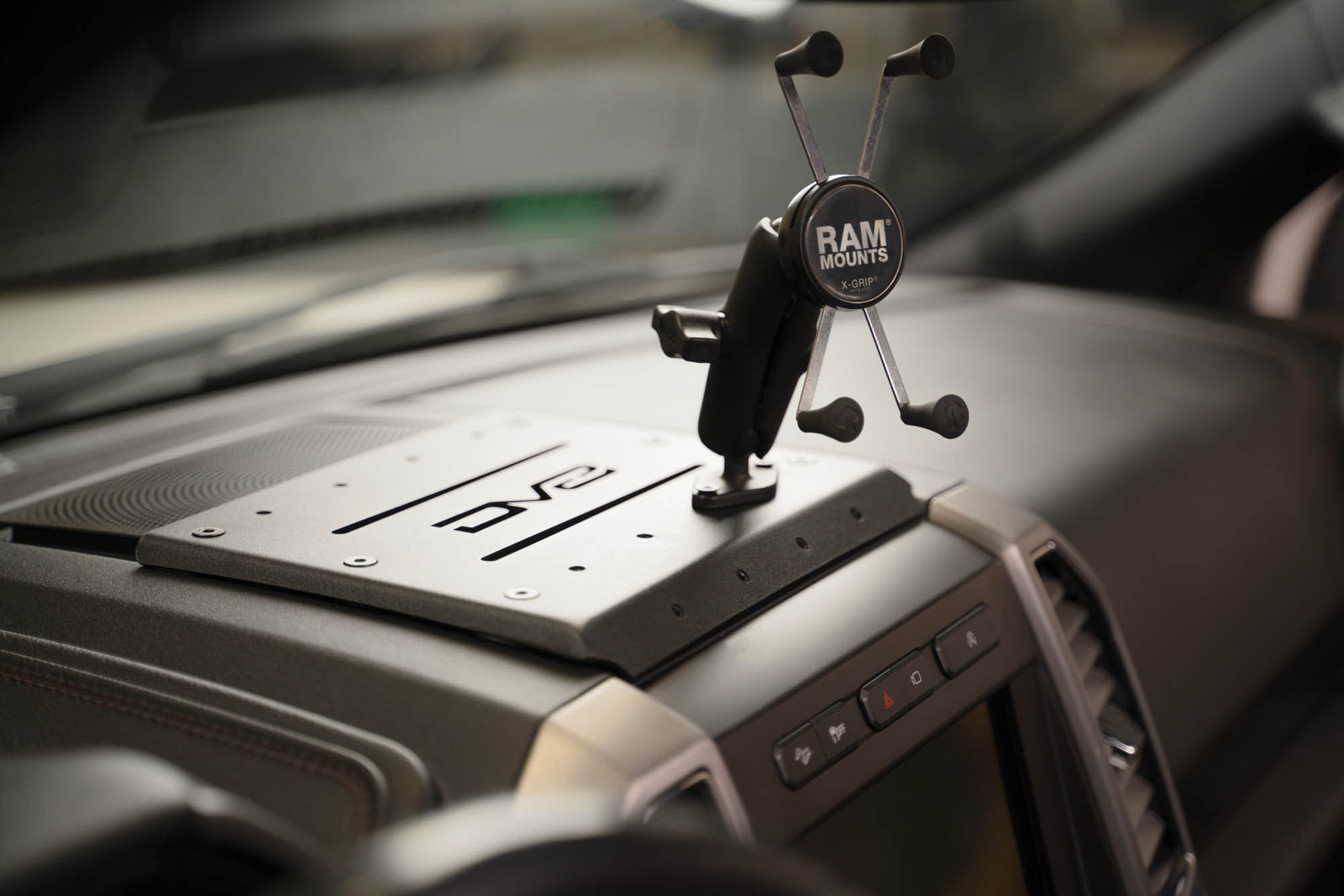 2015-2020 F-150 & 2017-2021 F-250/350 Digital Device Dash Mount